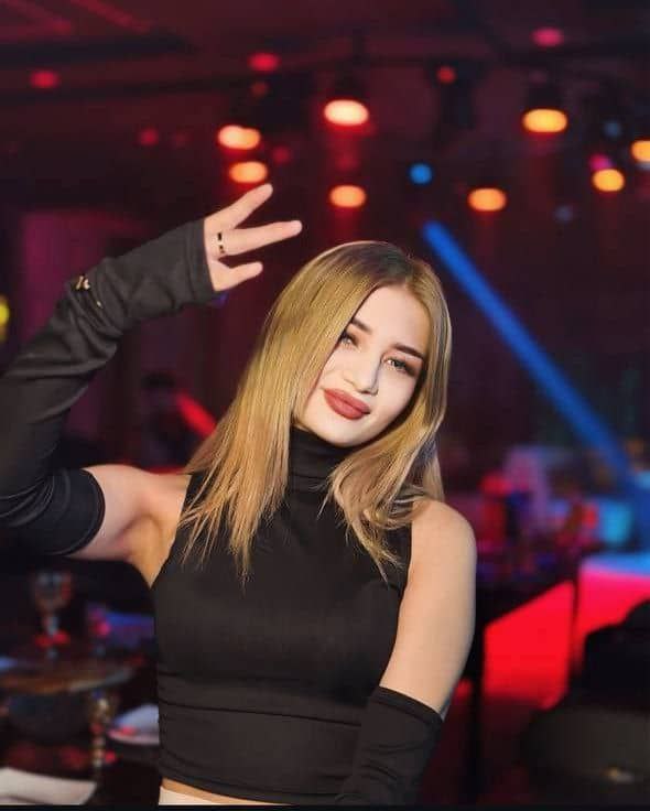Erdemli Escort Hale ile Sıcak Duruluş