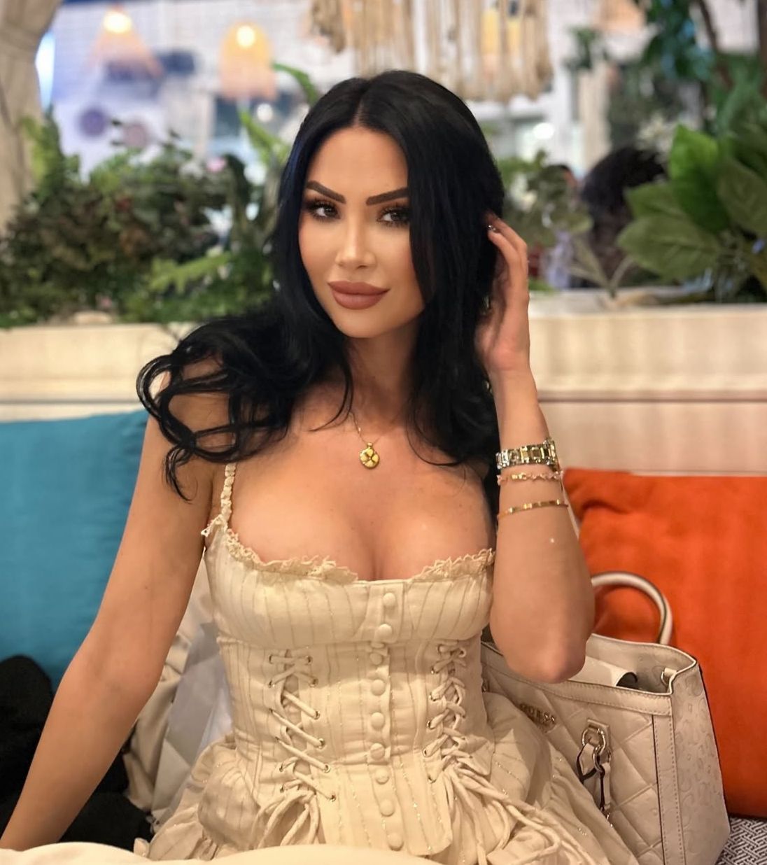 Akdeniz Escort Beril ile Yakın Sohbet